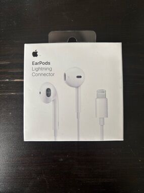 BRAND NEW Apple EarPods Lightning Connector